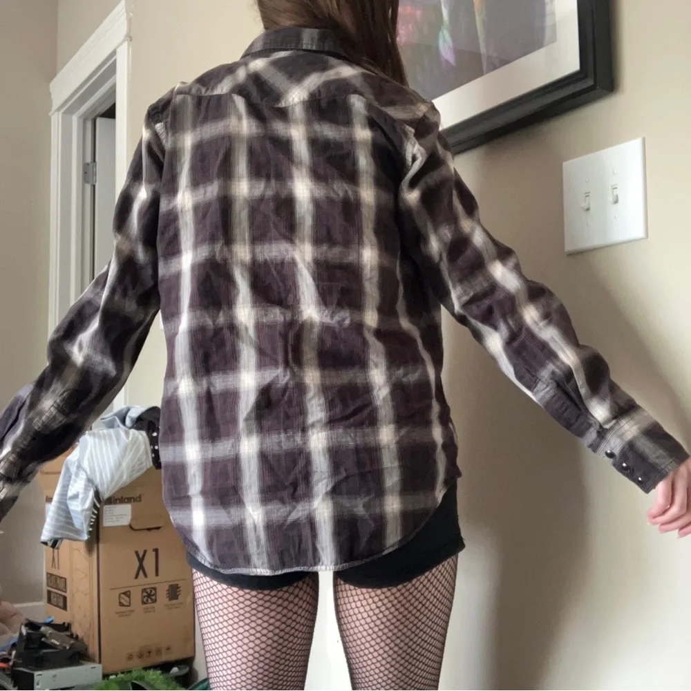 UNIQUE MONOCHROMATIC SNAP UP FLANNEL - Picture 8 of 16